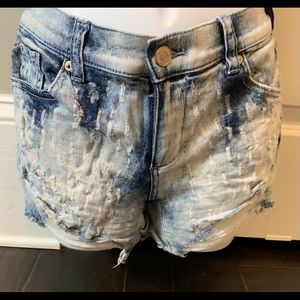 Destroyed denim shorts by Soho Jeans